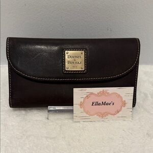 Dooney & Bourke Vintage Continental Checkbook Wallet Smooth Dark Leather
